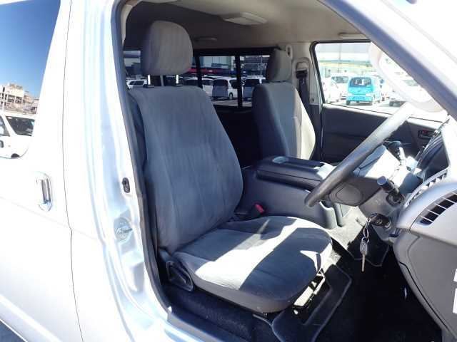 TOYOTA HIACE VAN 2013