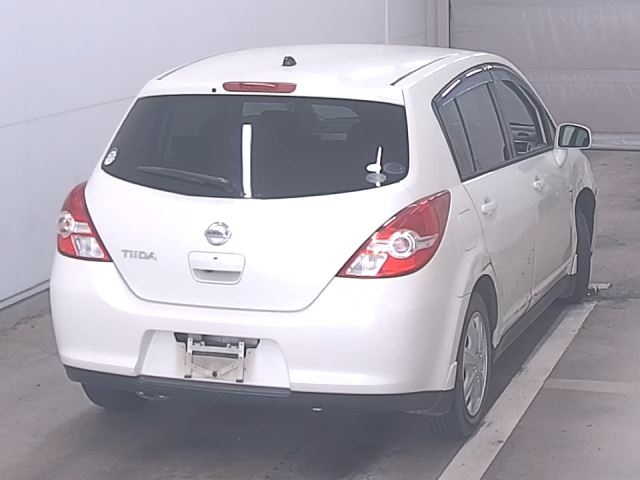NISSAN TIIDA 2010