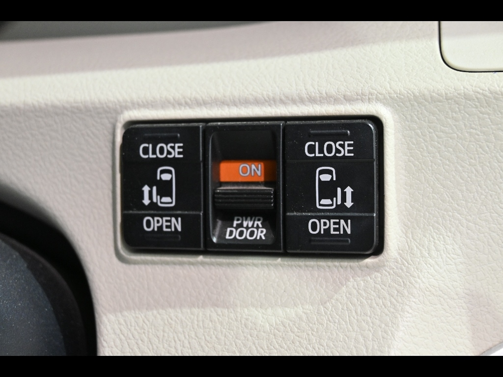 TOYOTA SIENTA 2016