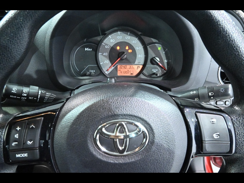 TOYOTA VITZ 2017