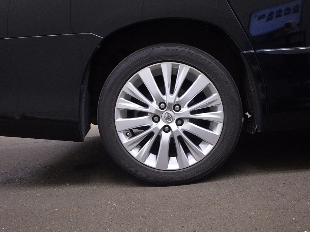 TOYOTA VELLFIRE 2011