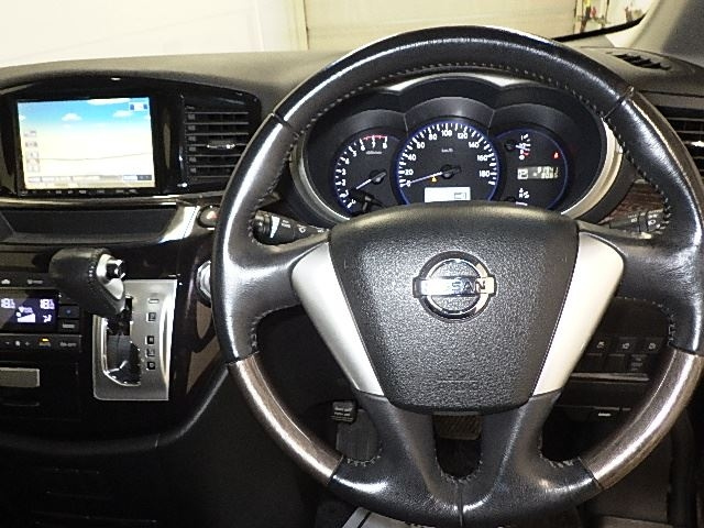 NISSAN ELGRAND 2013