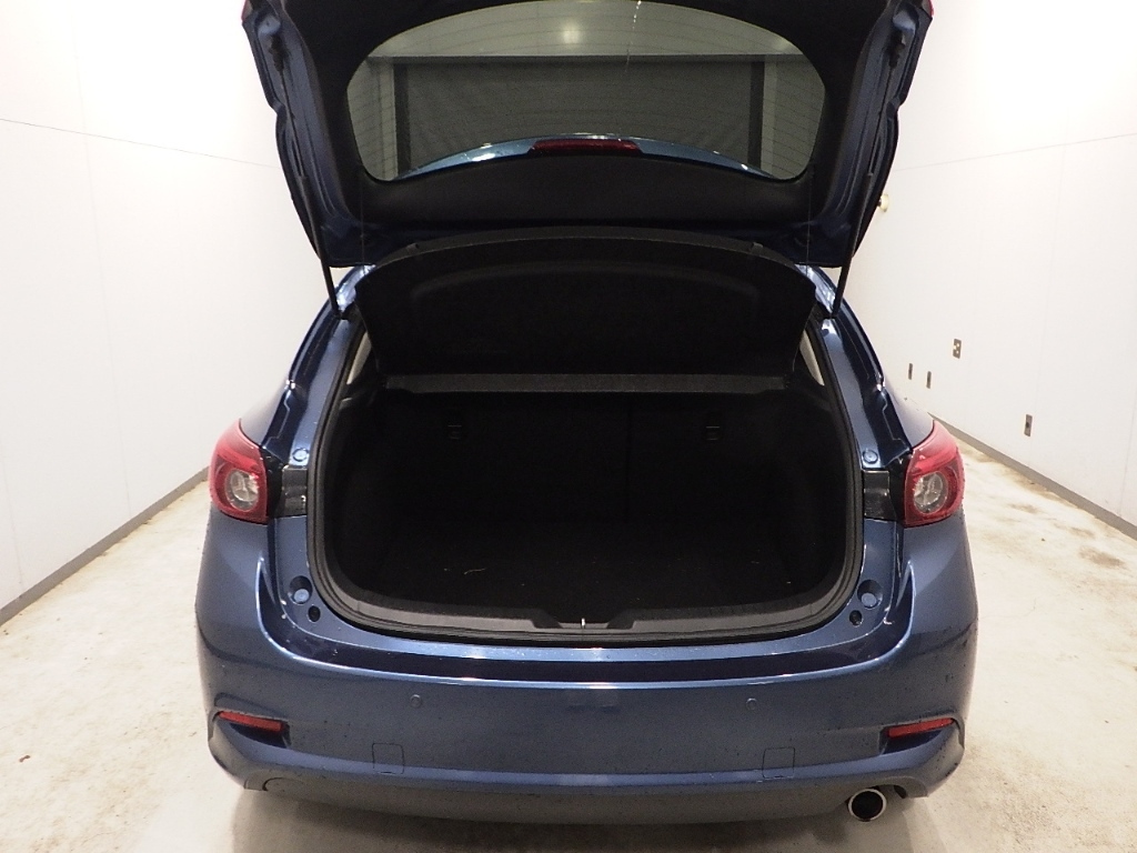 MAZDA AXELA 2016