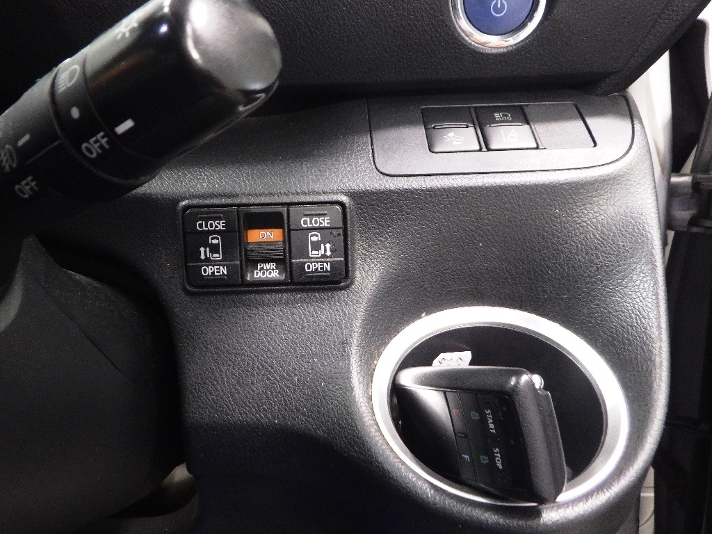 TOYOTA SIENTA 2016