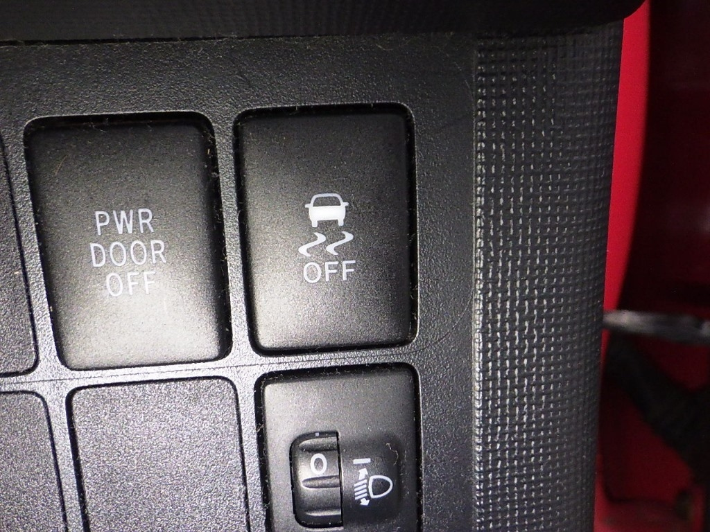 TOYOTA SPADE 2012