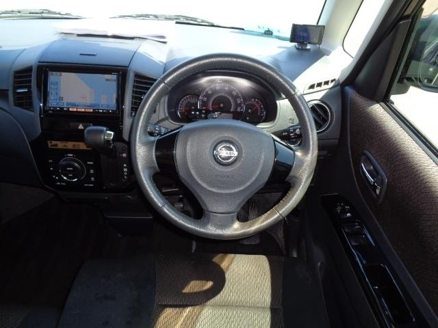 NISSAN ROOX 2013