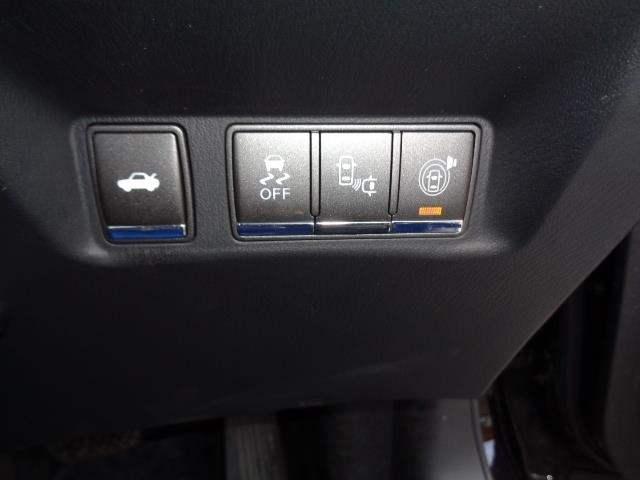 NISSAN FUGA 2017