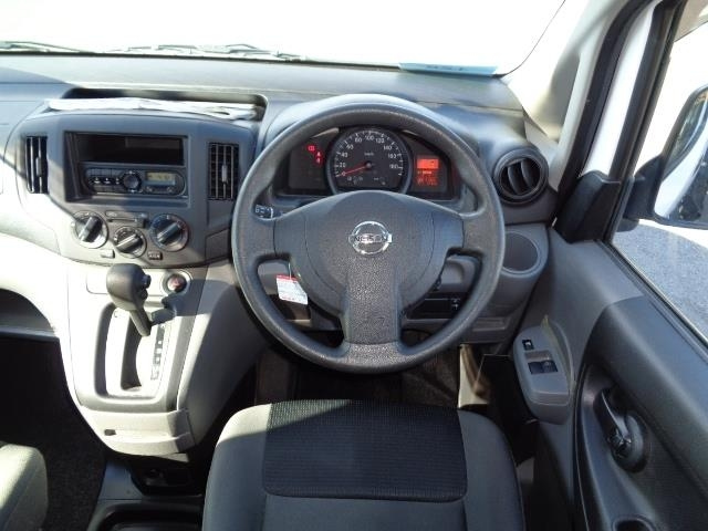 NISSAN NV200 2019