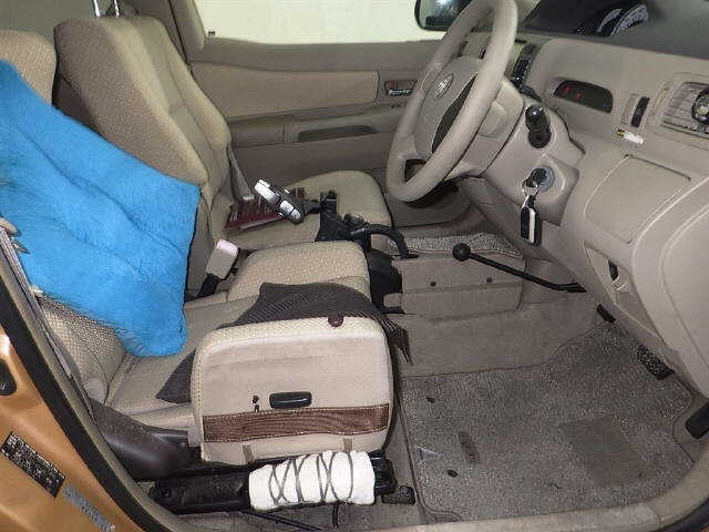 TOYOTA RAUM 2010