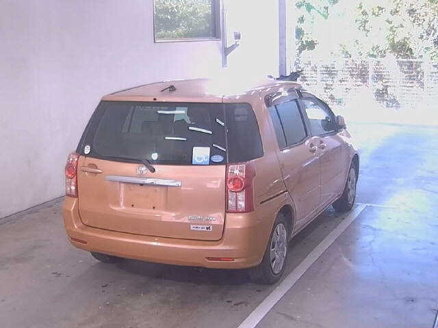TOYOTA RAUM 2010