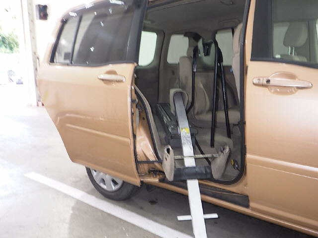 TOYOTA RAUM 2010