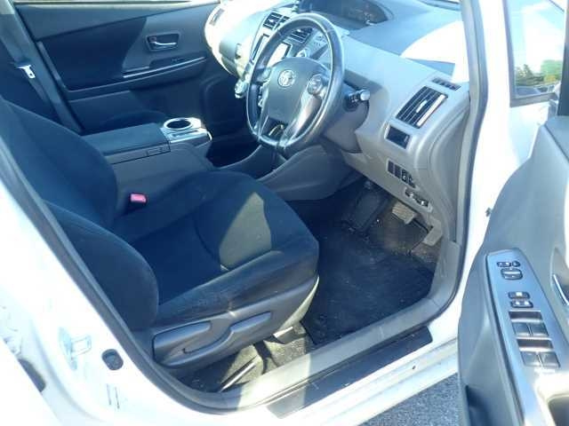 TOYOTA PRIUS ALPHA 2013