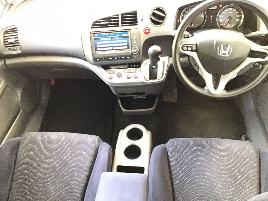 HONDA STREAM 2011