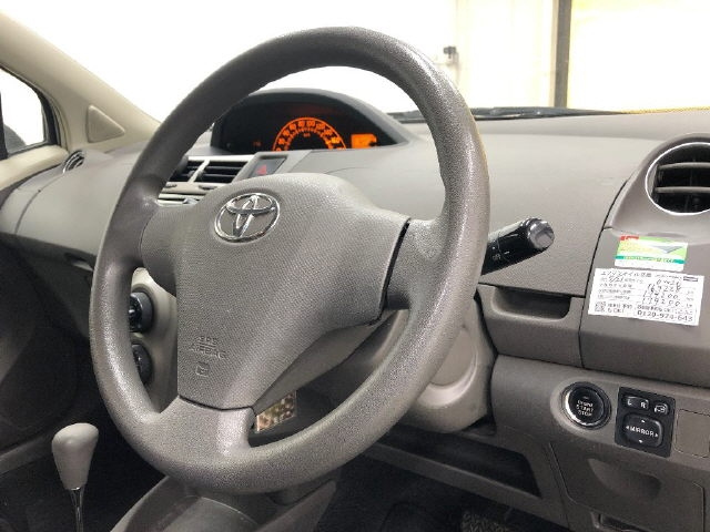 TOYOTA VITZ 2008