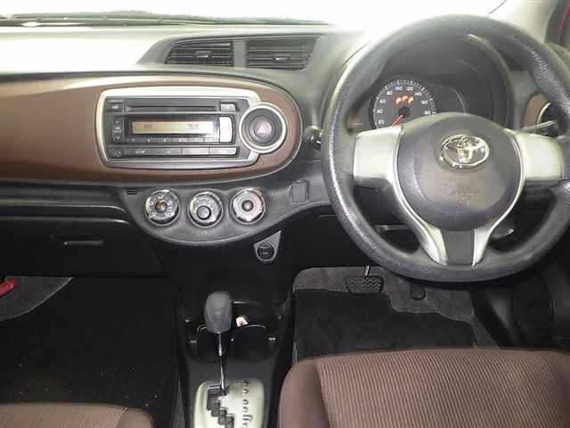 TOYOTA VITZ 2012