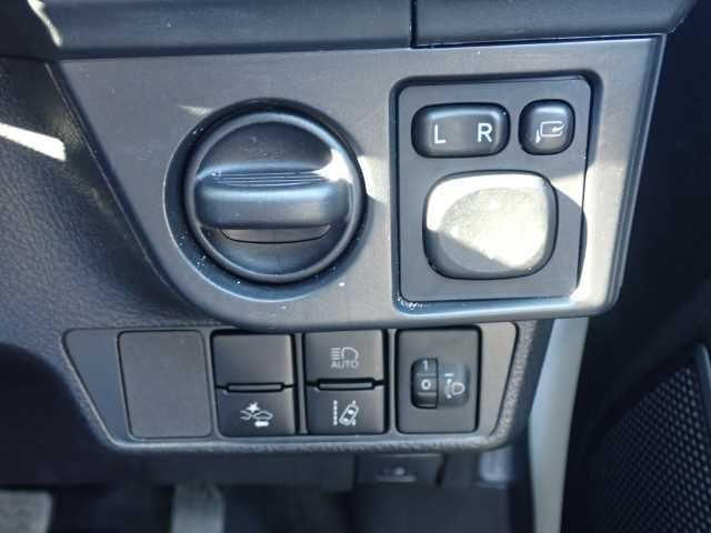 TOYOTA COROLLA FIELDER 2018