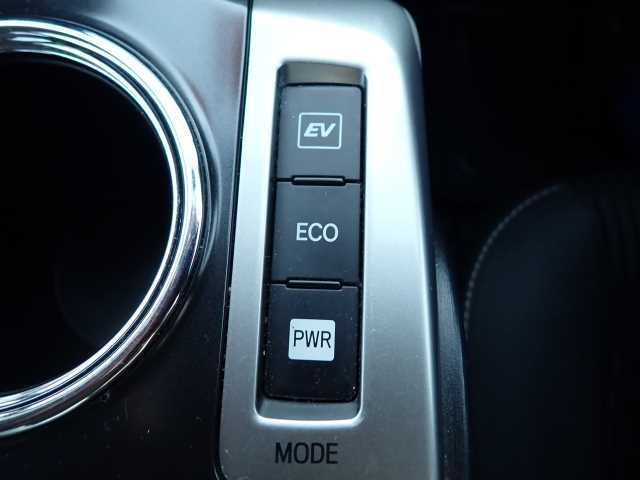 TOYOTA PRIUS ALPHA 2017