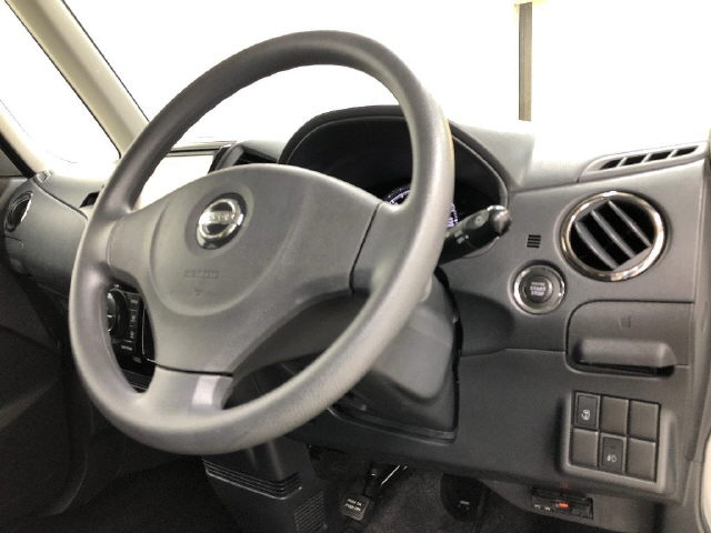 NISSAN ROOX 2009
