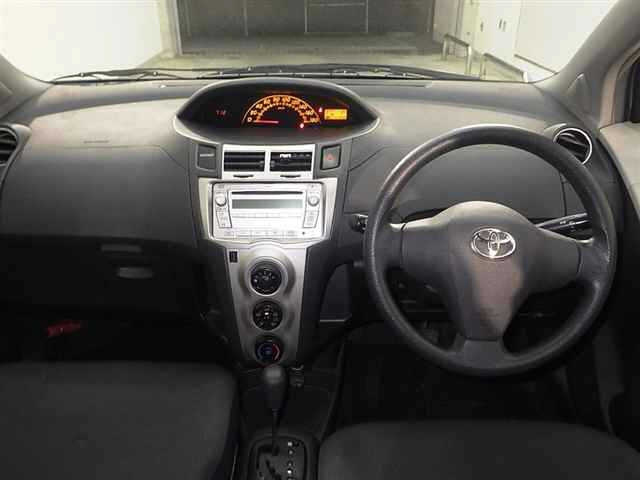 TOYOTA VITZ 2009
