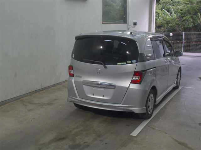 HONDA FREED SPIKE 2011