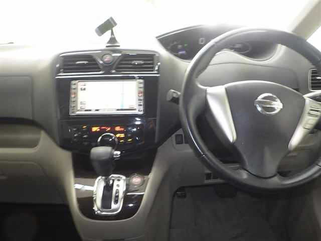 NISSAN SERENA 2011
