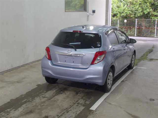 TOYOTA VITZ 2011