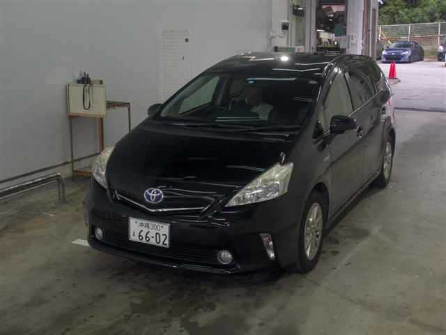 TOYOTA PRIUS ALPHA 2012