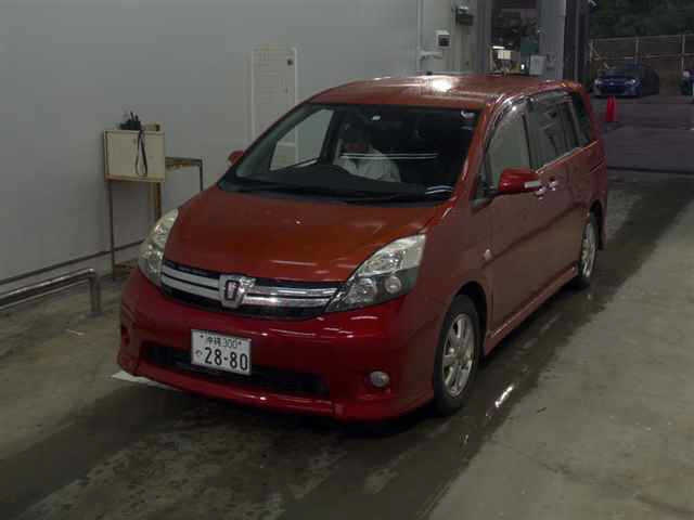 TOYOTA ISIS 2011