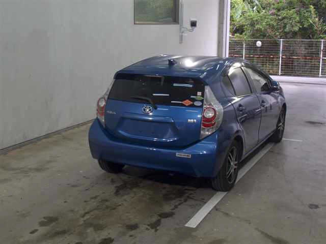 TOYOTA AQUA 2013