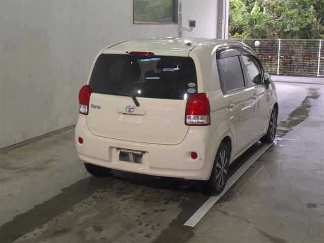 TOYOTA PORTE 2013