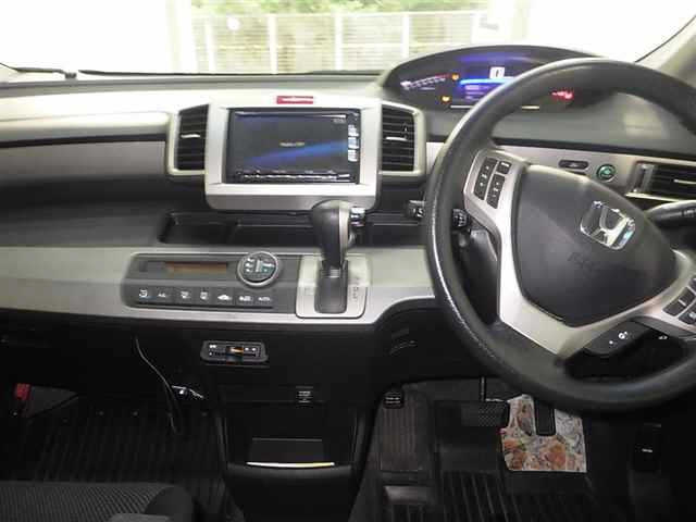 HONDA FREED 2012