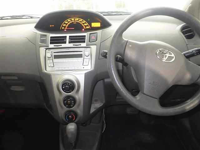 TOYOTA VITZ 2009