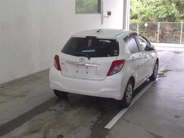 TOYOTA VITZ 2011