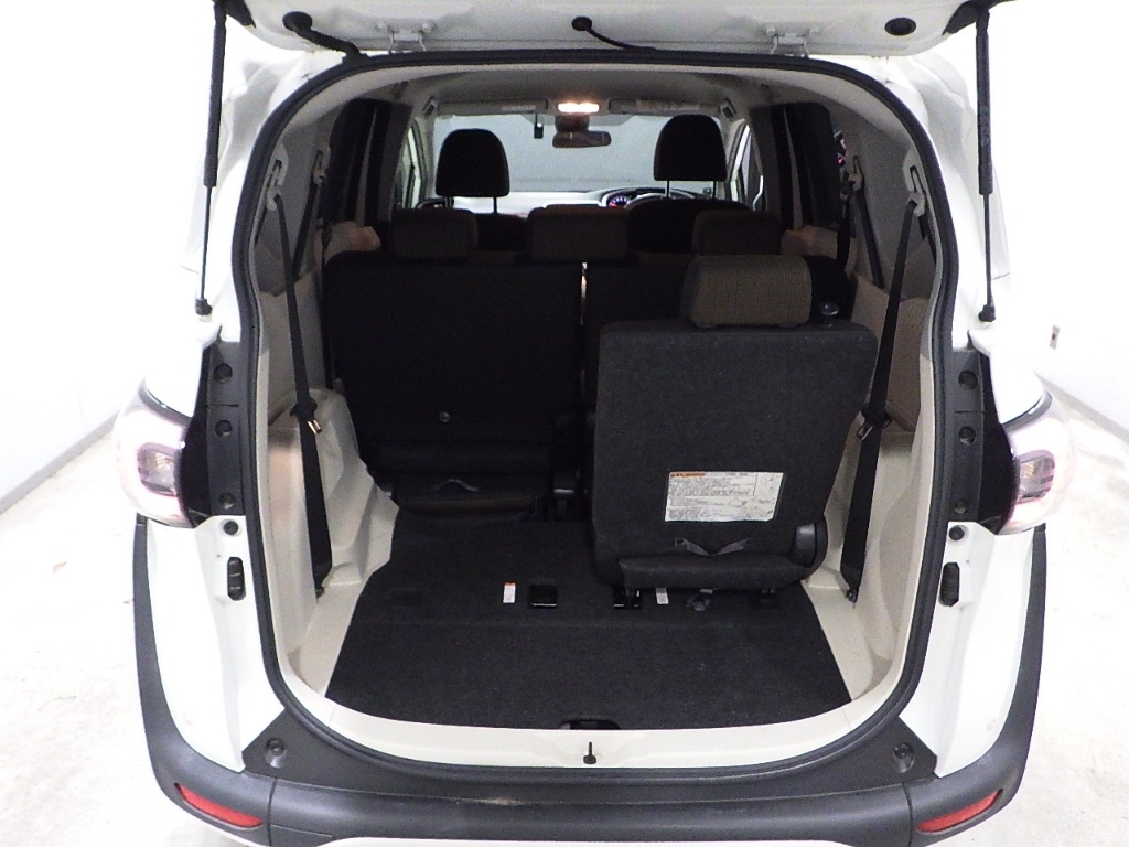 TOYOTA SIENTA 2017