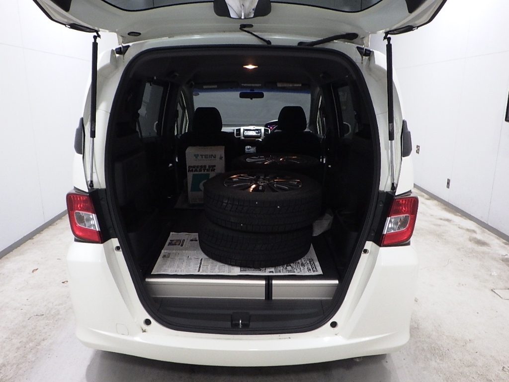 HONDA FREED SPIKE 2012