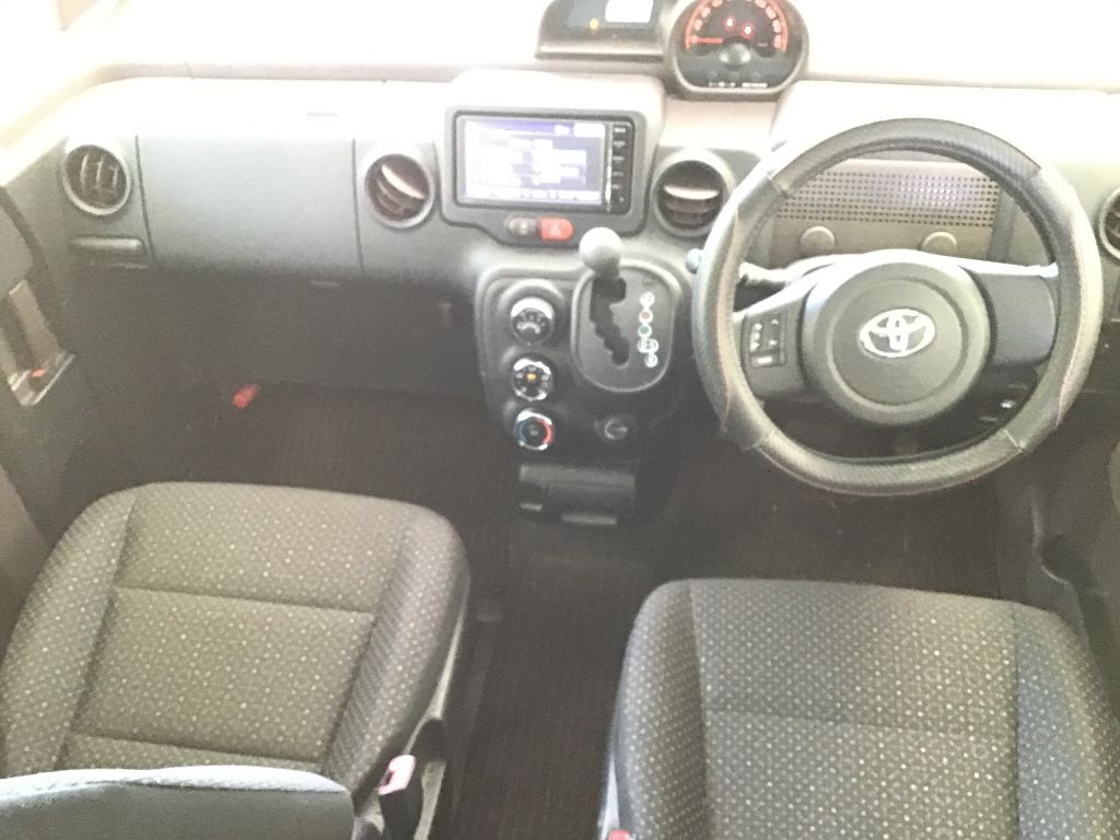 TOYOTA PORTE 2015