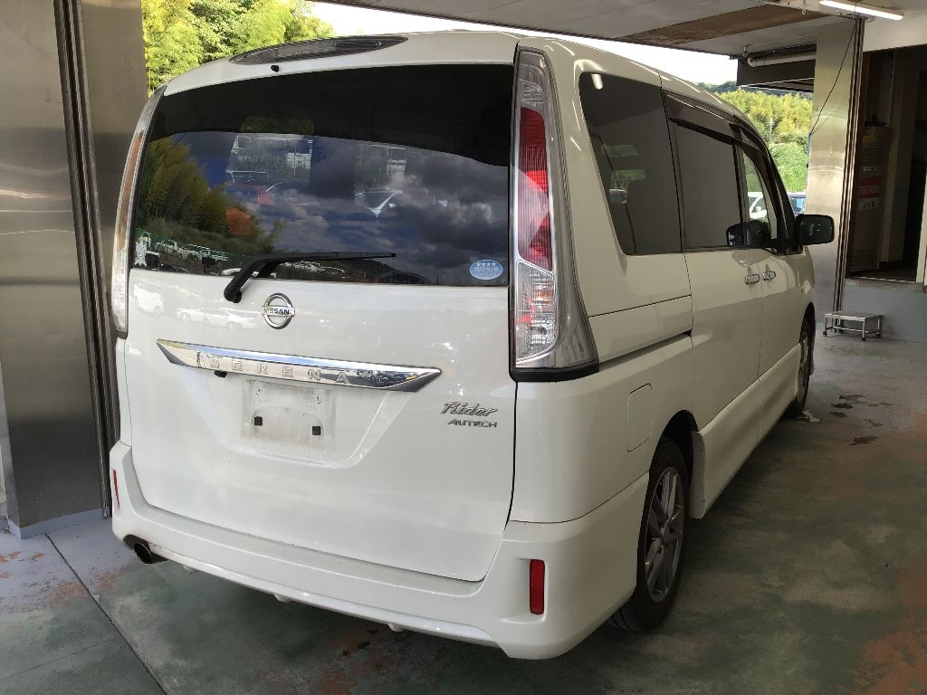 NISSAN SERENA 2011