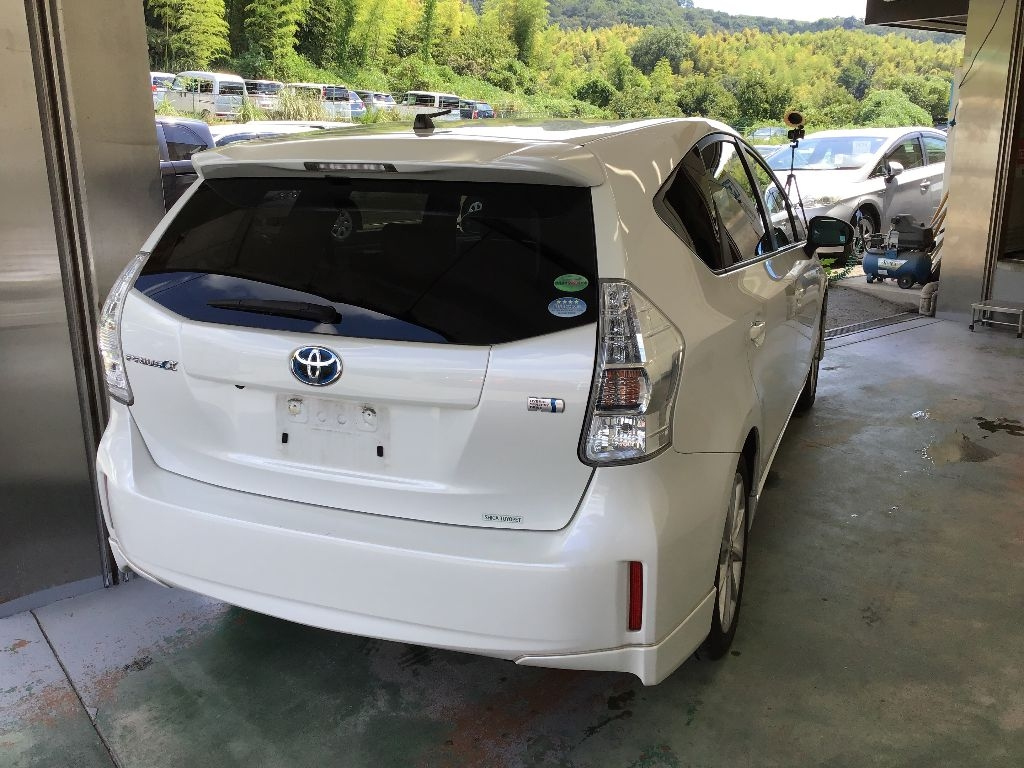 TOYOTA PRIUS ALPHA 2012