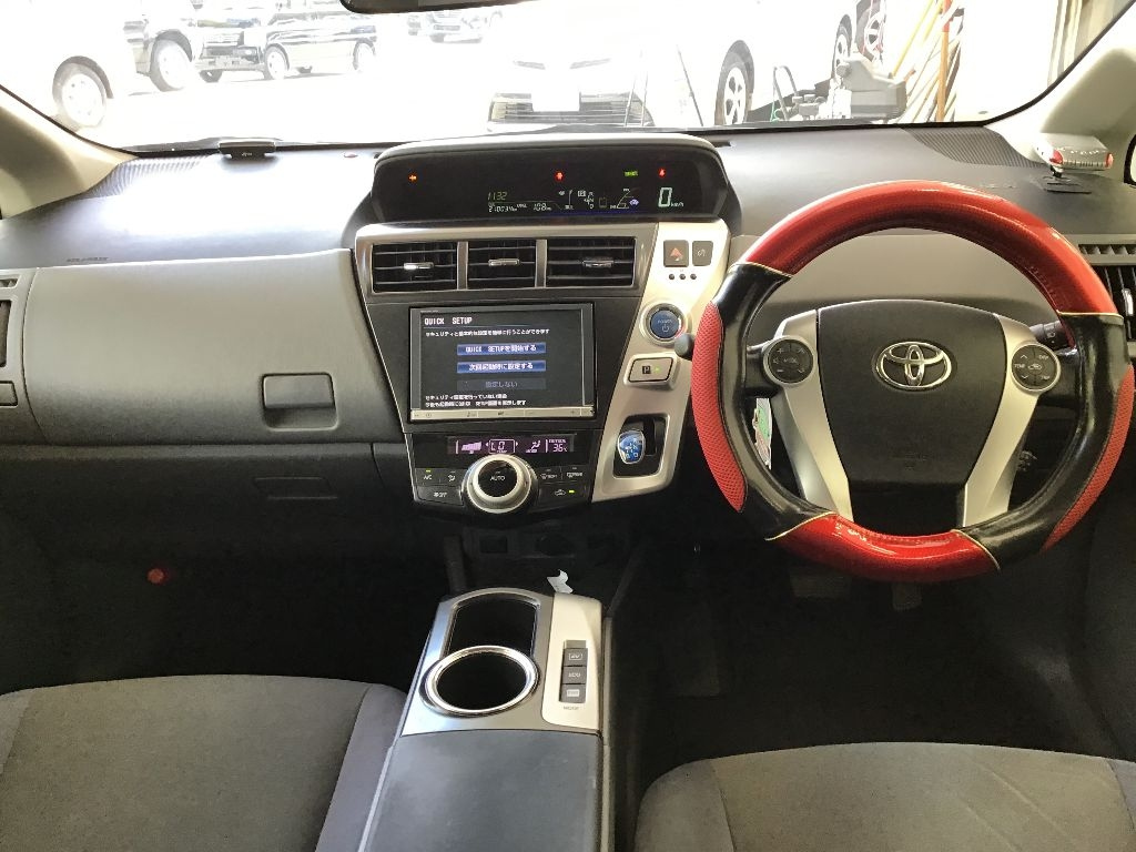 TOYOTA PRIUS ALPHA 2012