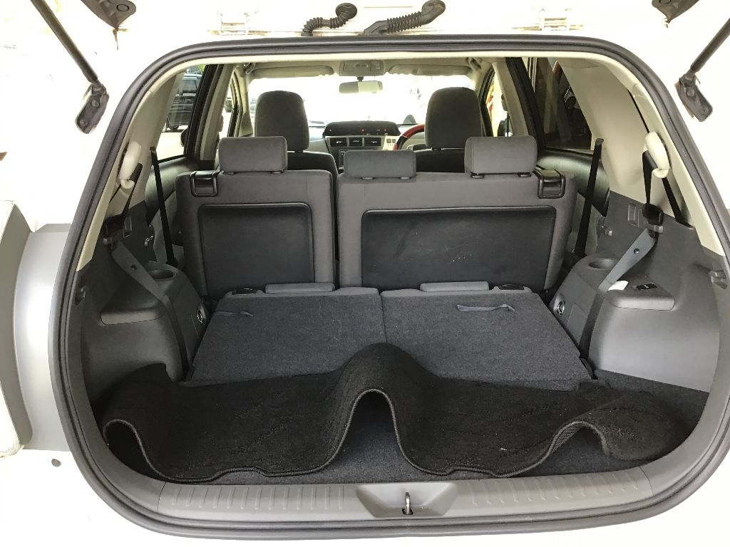 TOYOTA PRIUS ALPHA 2012