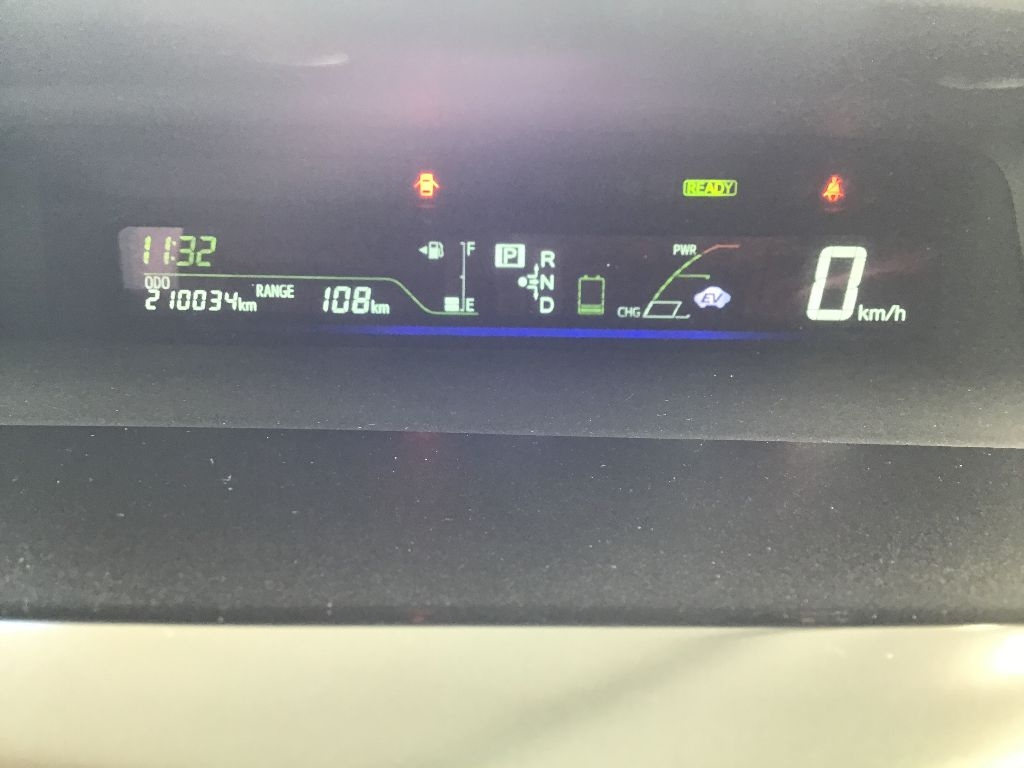 TOYOTA PRIUS ALPHA 2012