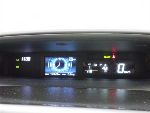 TOYOTA PRIUS ALPHA 2016