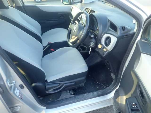 TOYOTA VITZ 2011