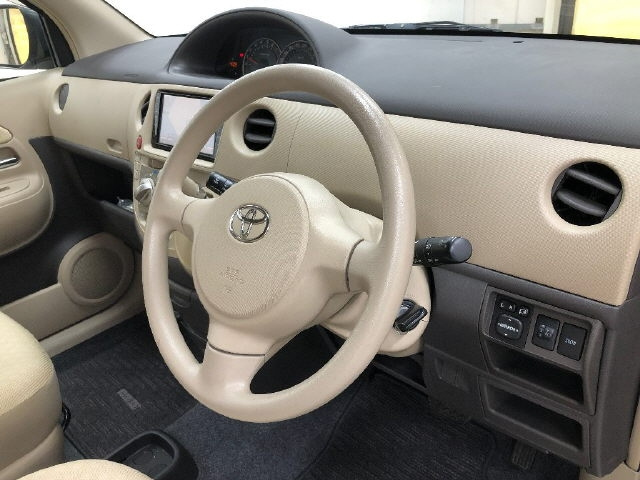 TOYOTA SIENTA 2009