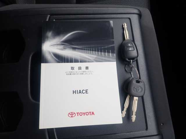 TOYOTA HIACE VAN 2013