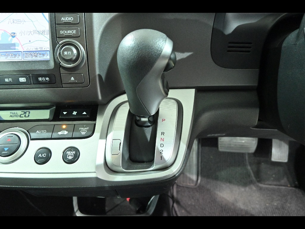 HONDA STREAM 2012