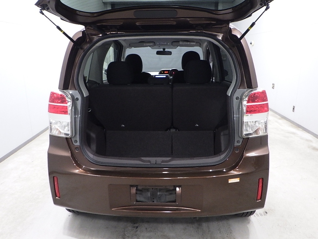 TOYOTA PORTE 2013