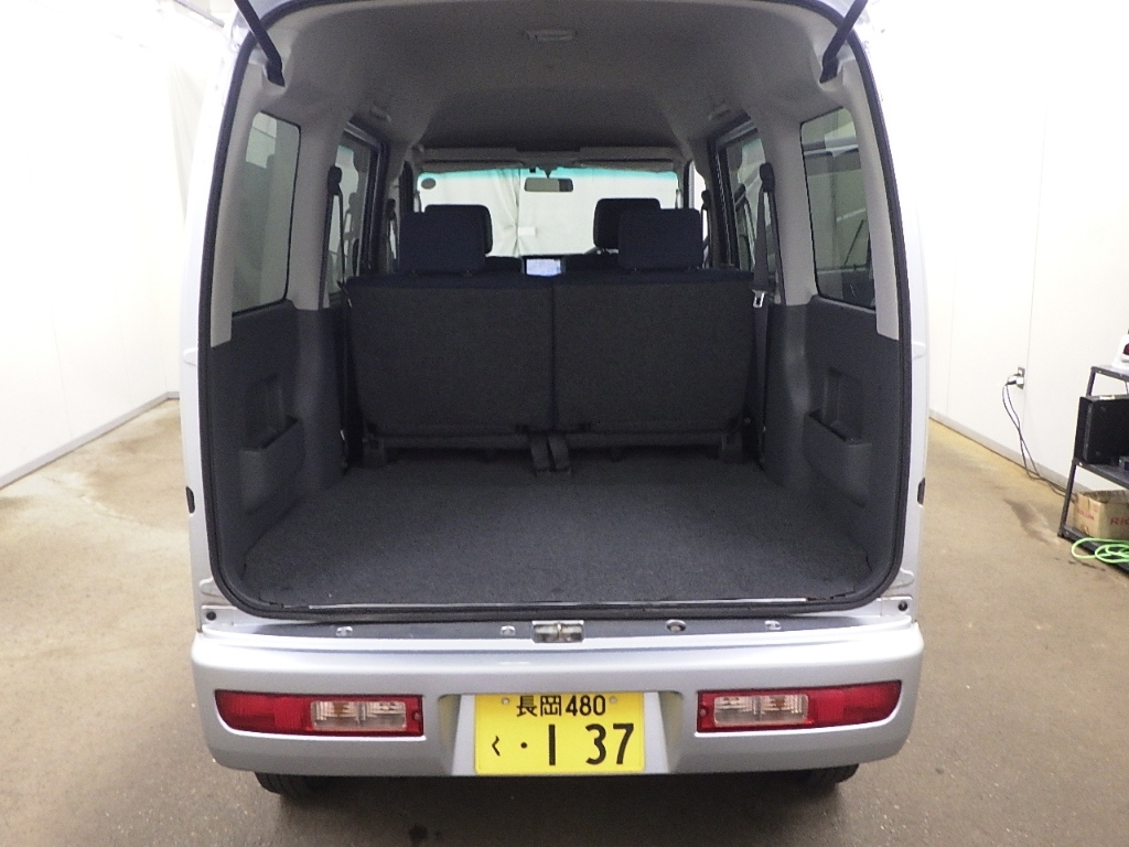 DAIHATSU HIJET VAN 2011