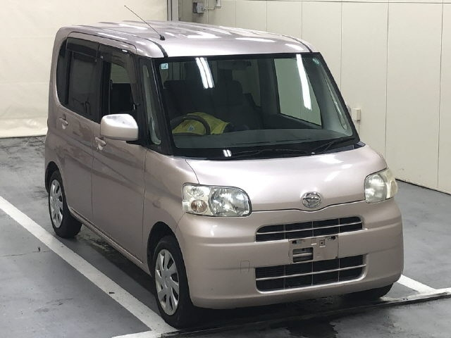 Daihatsu Tanto 2011