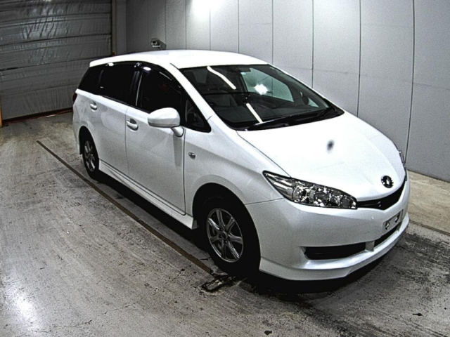 TOYOTA WISH 2010